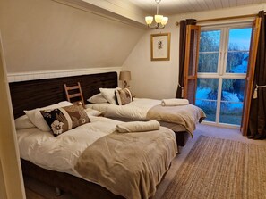 3 chambres, fer et planche à repasser, lit parapluie, Wi-Fi gratuit