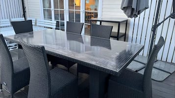 Outdoor dining