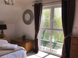 3 bedrooms, iron/ironing board, travel cot, free WiFi
