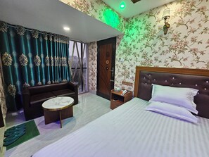 Bàn, khu vực làm việc phù hợp cho laptop 