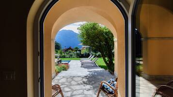 Villa, Balcony, Lake View | 5 bedrooms, premium bedding, iron/ironing board, cribs/infant beds