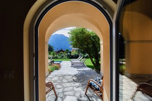 Villa, Balcony, Lake View | 5 bedrooms, premium bedding, iron/ironing board, cribs/infant beds