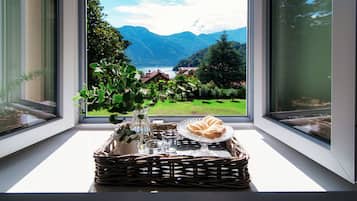 Villa, Balcony, Lake View | 5 bilik tidur, peralatan tempat tidur premium, seterika/papan seterika