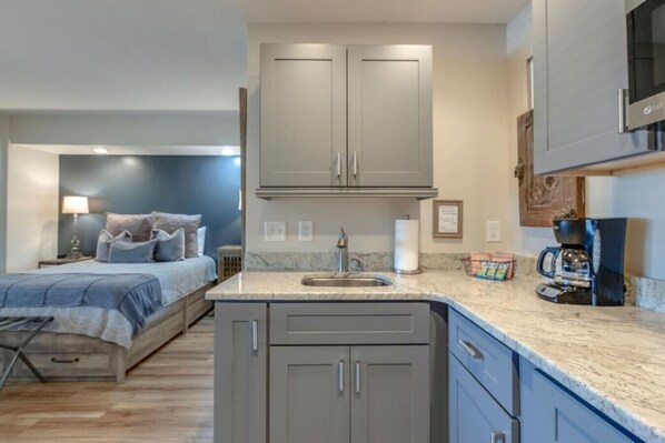 1 室のベッドルーム、デスク、アイロン / アイロン台、WiFi