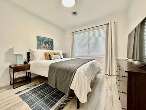 3 bedrooms, desk, iron/ironing board, free WiFi