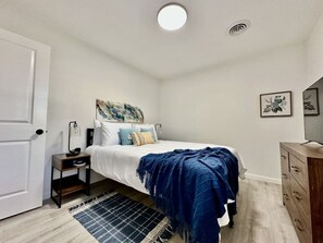 3 室のベッドルーム、デスク、アイロン / アイロン台、WiFi (無料)