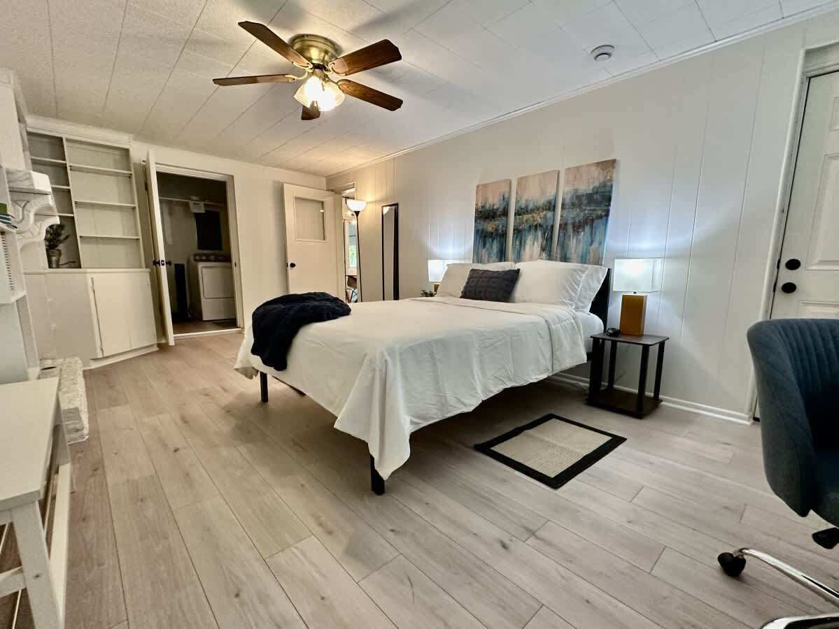 Iron/ironing board, travel cot, free WiFi, bed sheets