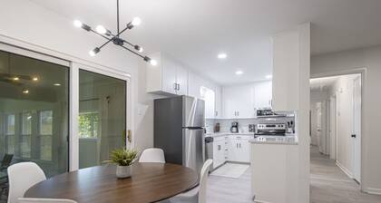 Modern 4-BR Home w/ Sunroom, Office, & Pet-Friendly Yard – Ideal for Groups & Families!