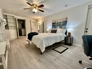 4 bedrooms, desk, iron/ironing board, travel crib