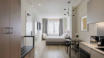 Studio | Private kitchen | Fridge, microwave, oven, stovetop