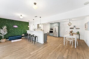 Interior - Spacious 5 BD Home w/ Pool, Near Beaches & Hard Rock (Hollywood)