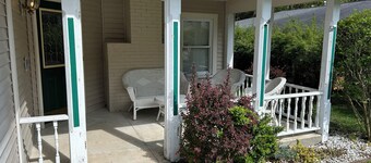 Charming 4-bedroom - 2 bath house in the beachfront community of Pentwater!