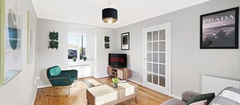 Ideal 3 bed House in Wolverhampton - Parking