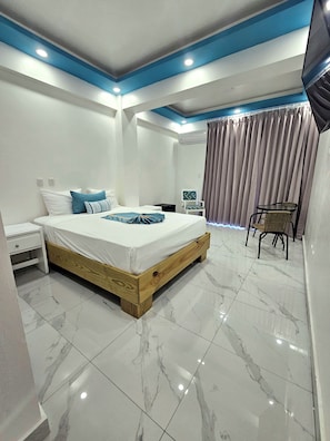 Superior Single Room, Balcony, Partial Sea View | Free WiFi