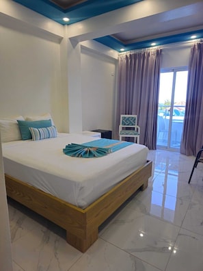 Superior Single Room, Balcony, Partial Sea View
