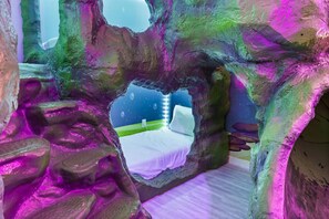 9 bedrooms, desk, iron/ironing board, travel crib