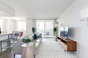 Classic-Apartment | Wohnbereich | Fernseher
