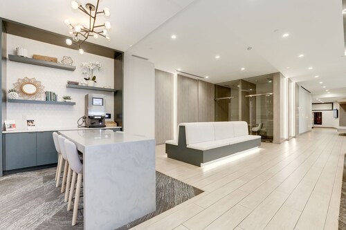 Elegant 2BR Apartment Minutes From DC