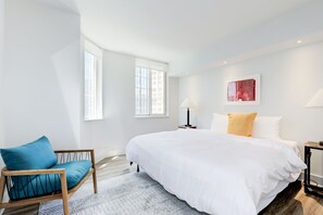 Superior Apartment | 2 bedrooms, premium bedding, iron/ironing board, travel cot - Elegant 2BR Apartment Minutes From DC (Arlington)