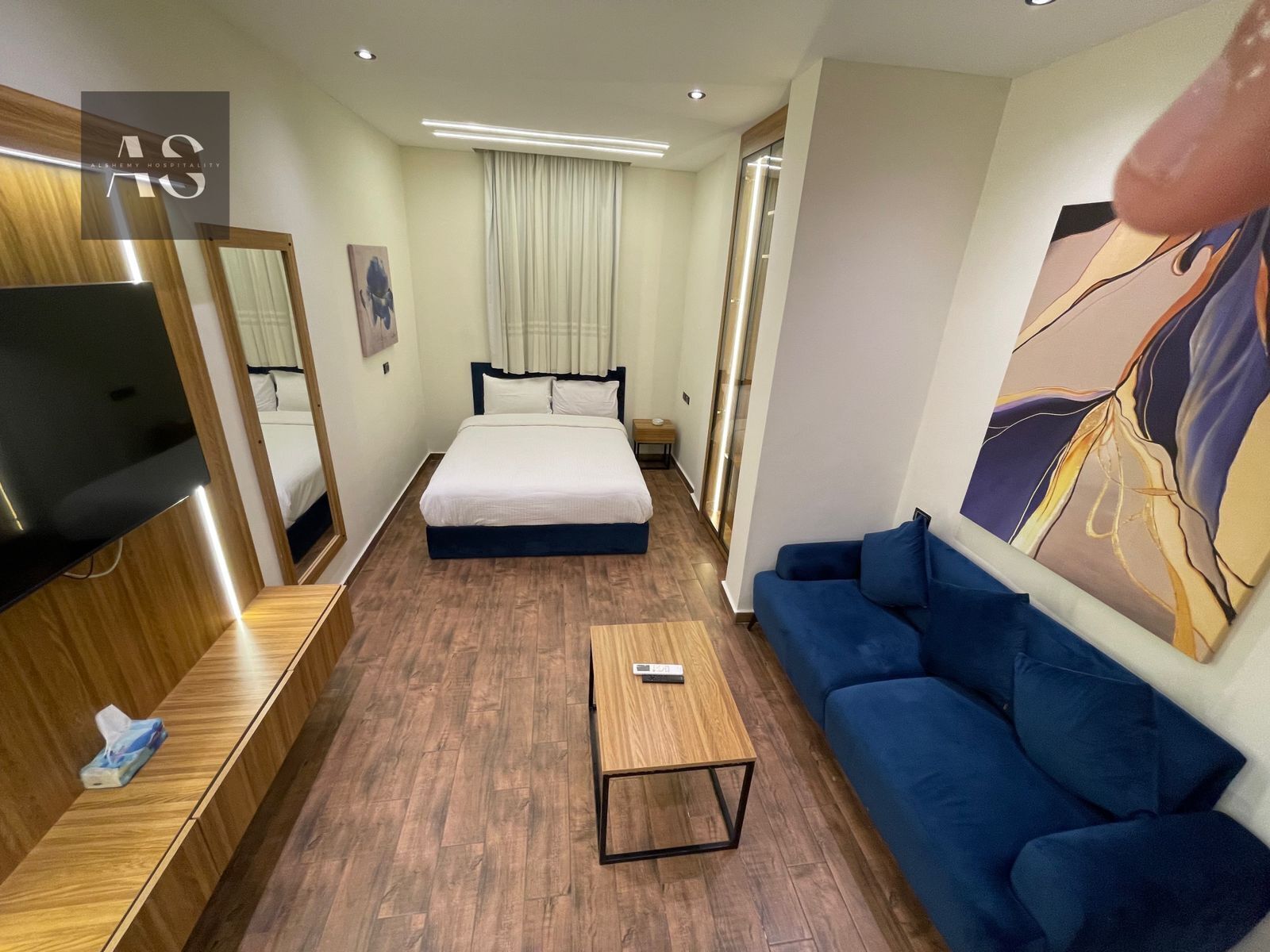 مكتب ومكواة/لوح كي وواي فاي مجانًا