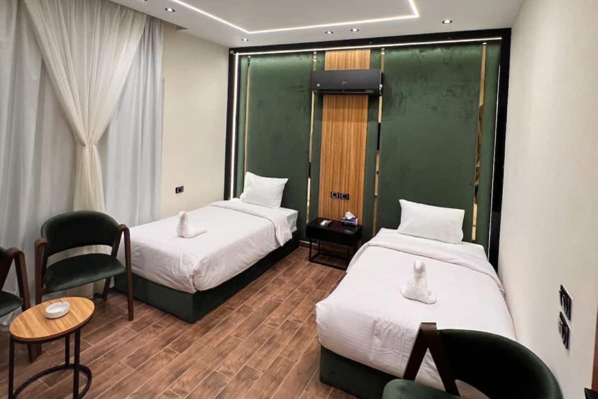 Standard Double Room | 1 bedroom, desk, iron/ironing board, free WiFi