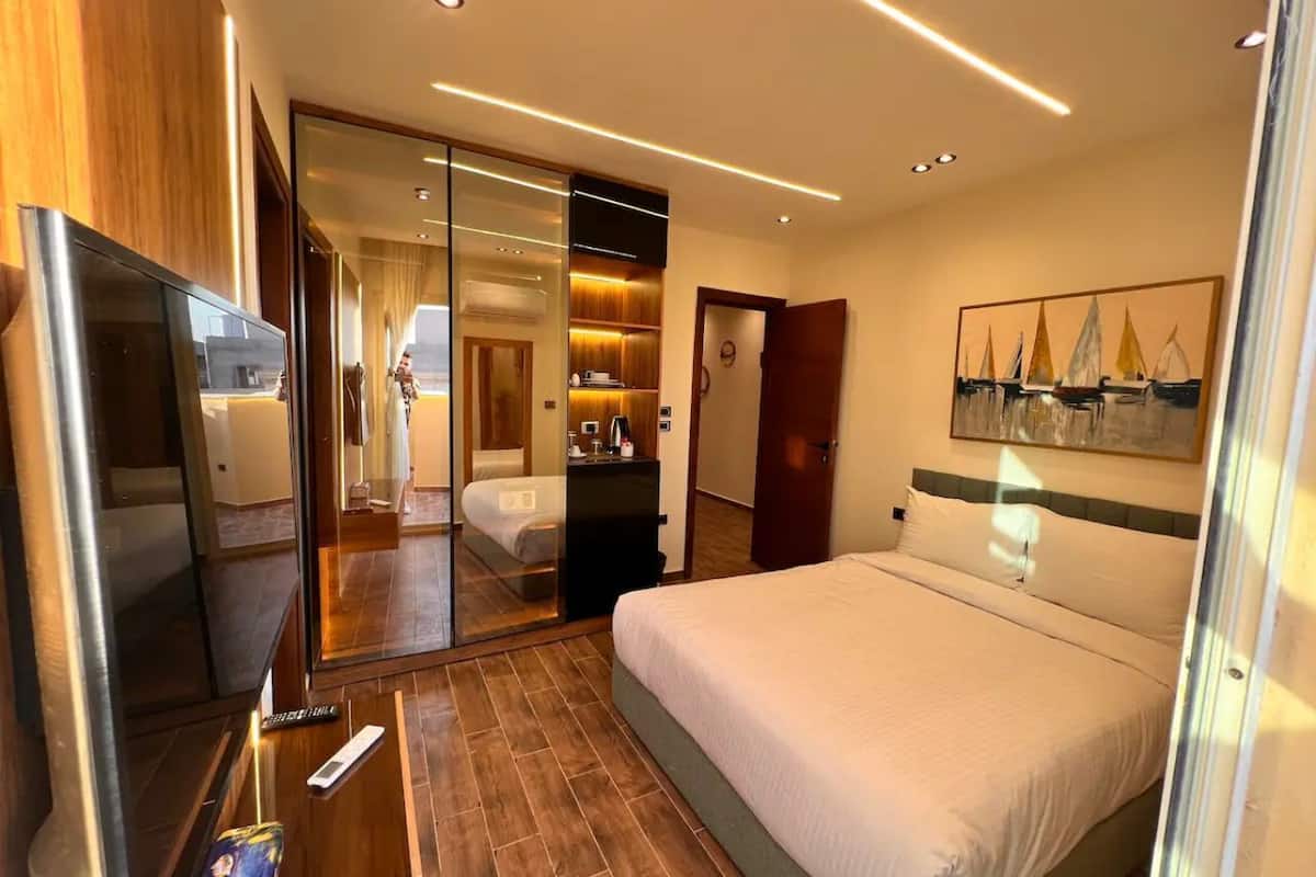 Chambre Double Supérieure | Bureau, fer et planche à repasser, Wi-Fi gratuit