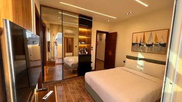 Superior Double Room | 1 bedroom, desk, iron/ironing board, free WiFi