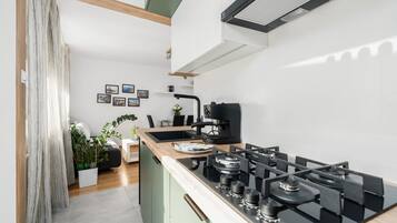 Dishwasher, coffee/tea maker, cookware/dishes/utensils