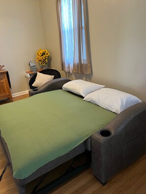 3 bedrooms, iron/ironing board, travel cot, free WiFi