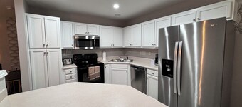 Beautiful 2-King Beds home with Garage in Charlotte