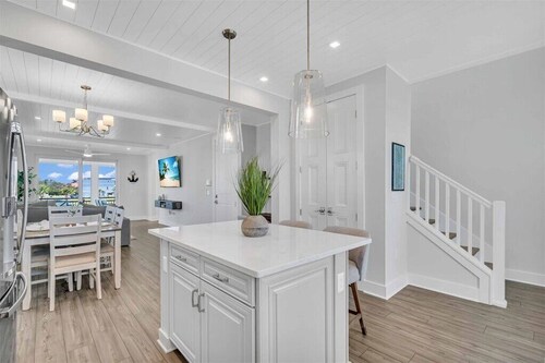 Bayview Pointe! Luxury 3 bedroom home! Near Anna Maria island with heated pool!
