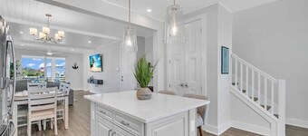 Bayview Pointe! Luxury 3 bedroom home! Near Anna Maria island with heated pool!