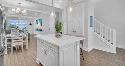 Bayview Pointe! Luxury 3 bedroom home! Near Anna Maria island with heated pool!