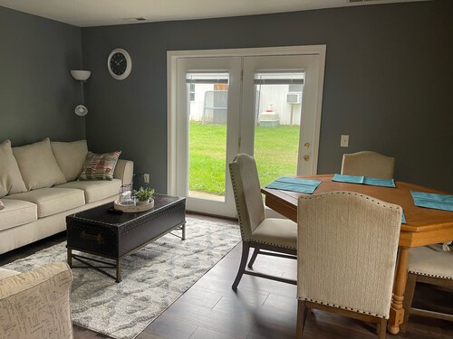 Charming 2-bedroom apartment in fabulous Hillsdale with WiFi, AC
