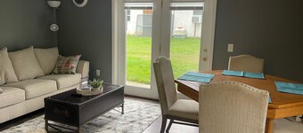 Charming 2-bedroom apartment in fabulous Hillsdale with WiFi, AC
