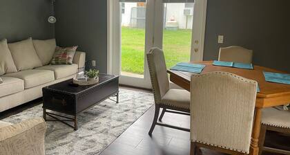 Charming 2-bedroom apartment in fabulous Hillsdale with WiFi, AC