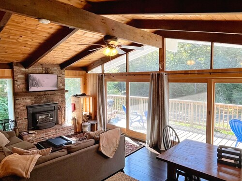 Pet Friendly Ski House, Game Rm, 4 Mins to Mt Snow