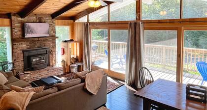 Pet Friendly Ski House, Game Rm, 4 Mins to Mt Snow