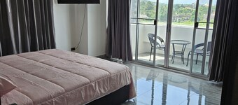 902/1: 91 sm, luxurious, fully renovated, 2 bed apartment. with free fast WiFi.