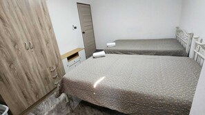 2 chambres, fer et planche à repasser, Wi-Fi, draps fournis
