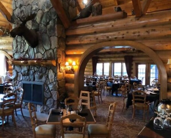 Dining - Charming 2-bedroom cabin located at enchanting Garland Golf Resort, Lewiston, MI (Lewiston)