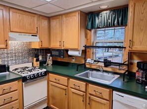 Private kitchen - Charming 2-bedroom cabin located at enchanting Garland Golf Resort, Lewiston, MI (Lewiston)