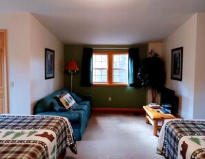 2 slaapkamers, een strijkplank/strijkijzer, wifi, beddengoed