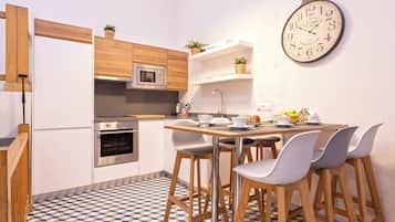 Apartamento familiar | Cocina privada | Frigorífico, microondas, horno y placa de cocina