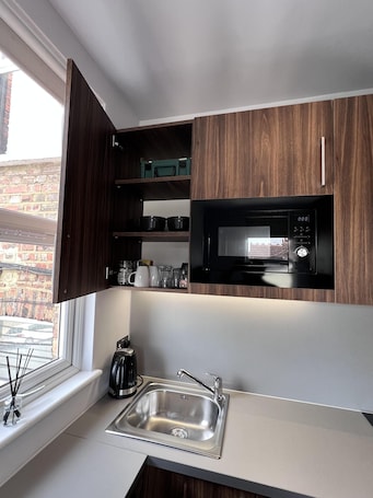 Studio | Private kitchen | Fridge, microwave, stovetop, dishwasher