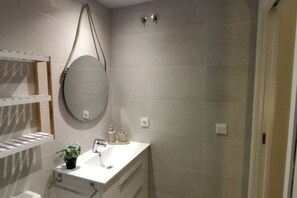 Shower, towels - Marítim-Serrería Loft 9 WIFI+AACC (Valencia / València)