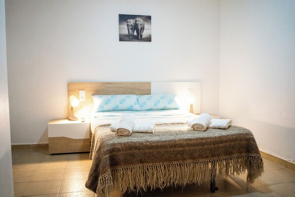 3 bedrooms, iron/ironing board, WiFi, bed sheets - Apartment in Torrevieja (Torrevieja)