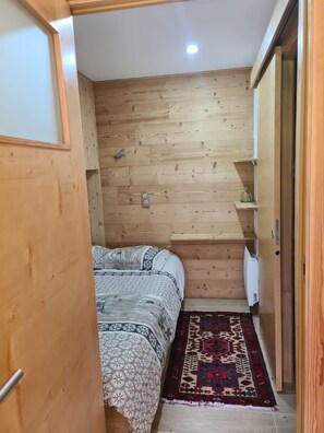 2 bedrooms, iron/ironing board