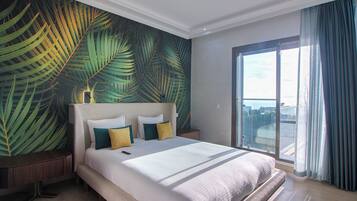 4 bedrooms, in-room safe, desk, free WiFi