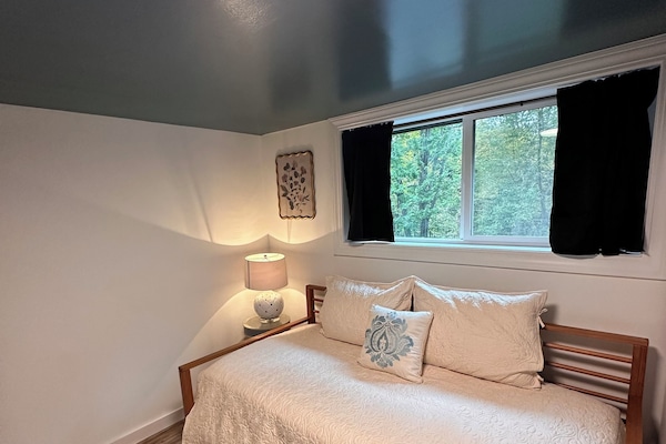 3 bedrooms, iron/ironing board, travel crib, WiFi